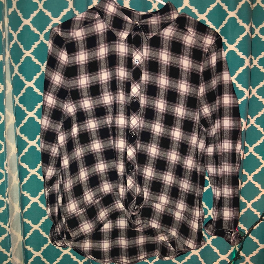 A white-Black checkers shirt